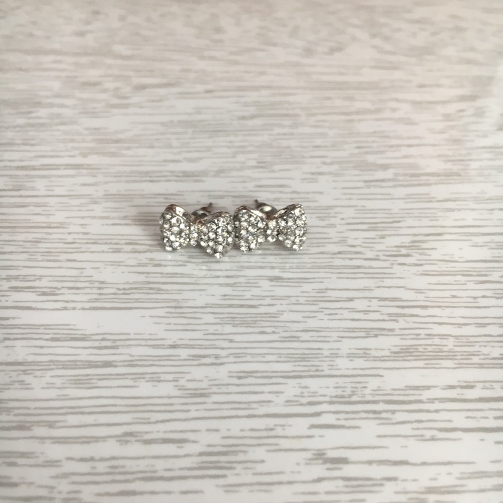 Pair of bow stud earrings